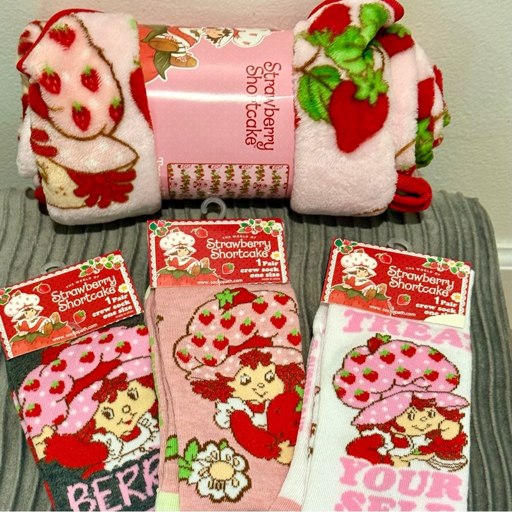 Strawberry Shortcake Women's Socks Set - Pink, Red, White